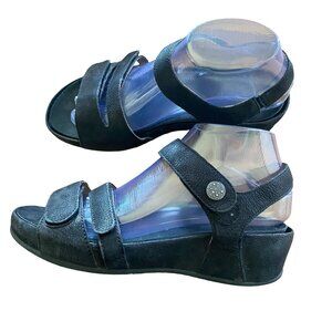 OBEO Sandals Gabrielle Strappy Wedge Black 8